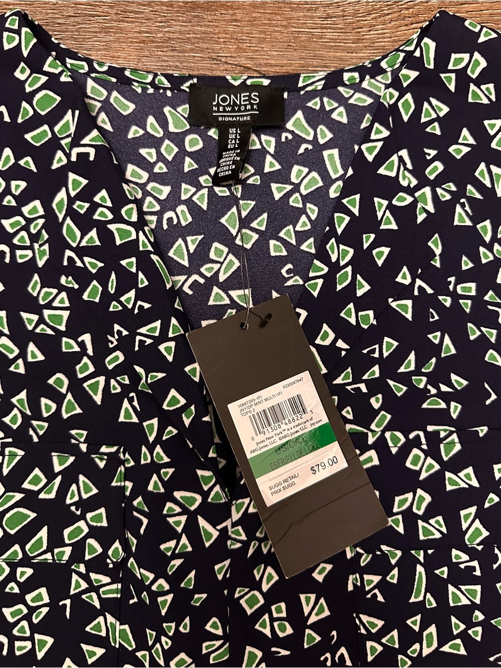 Jones New York Navy Blouse with Light Green Geometric Print - Picture 6 of 7
